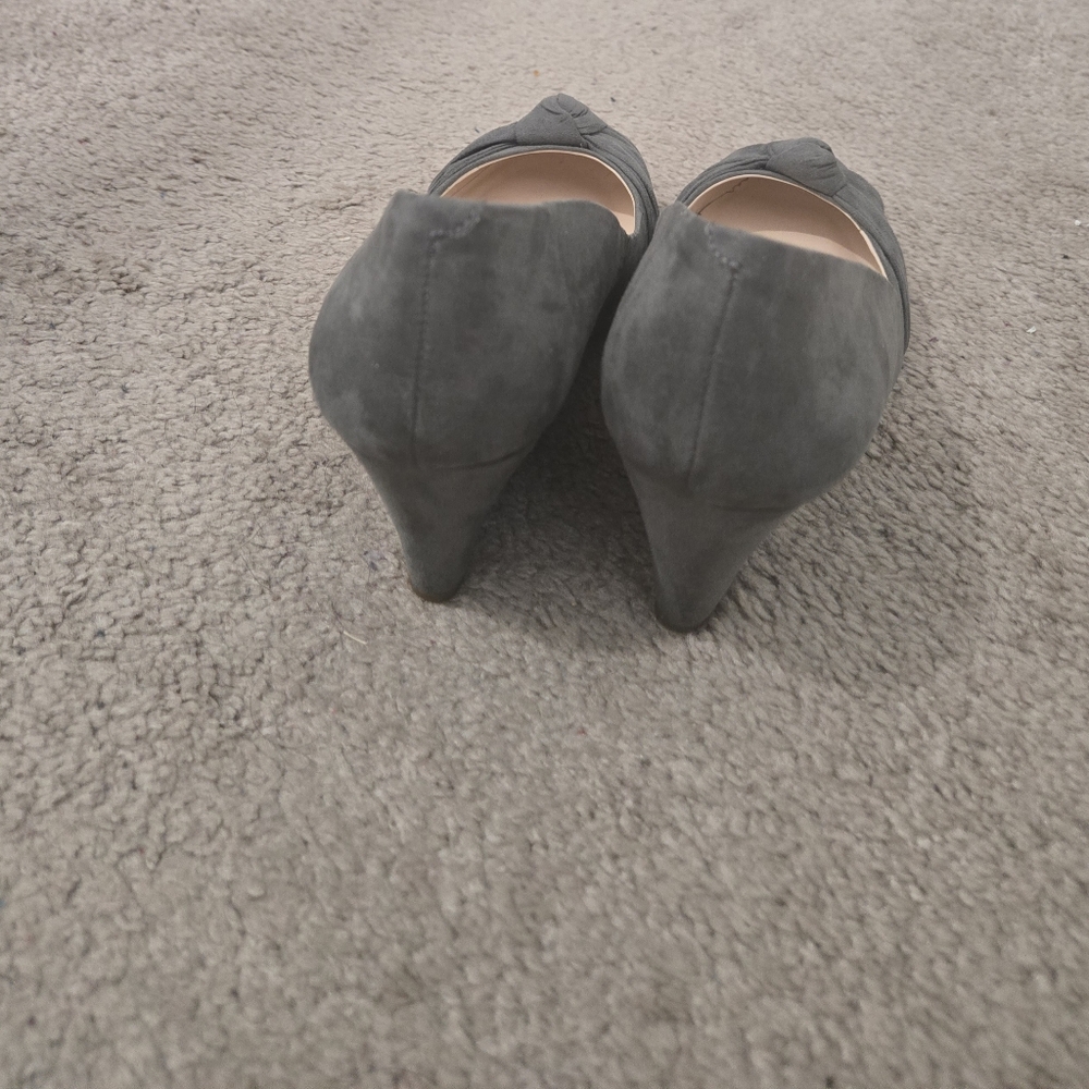 Jessica Simpson Suede Gray Wedge Heels - Size 8.5 - Picture 5 of 7